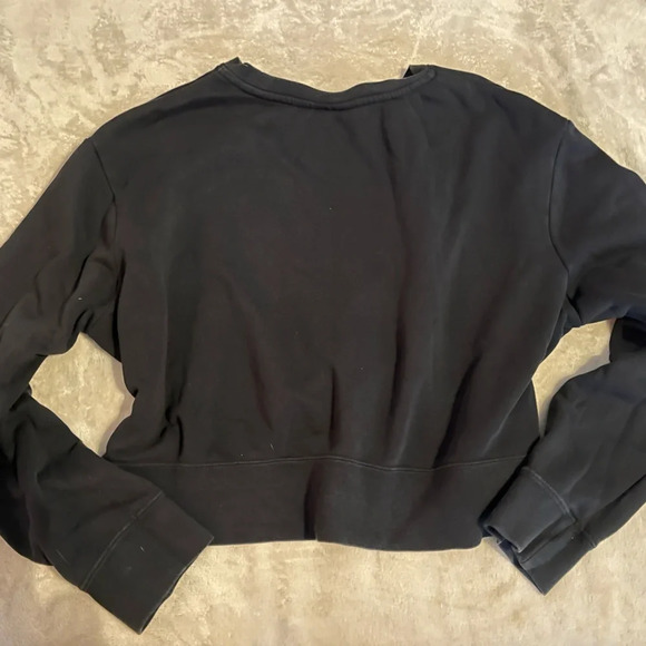 Nike Sportswear Sz MEDIUM Print-Logo swoop Cropped Sweatshirt Black super cute! - Picture 5 of 7